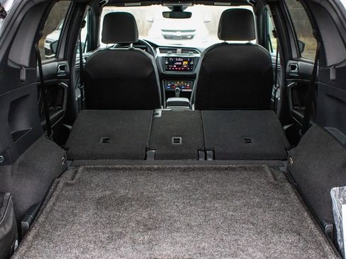 Used 2022 Volkswagen Tiguan SE R-Line AWD/4WD image 44