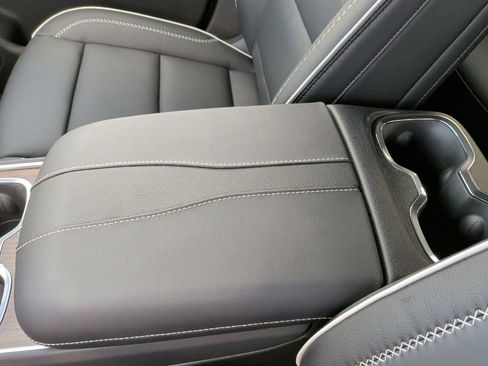 New 2026 GMC Acadia Denali w/ Super Cruise Package FWD image 30