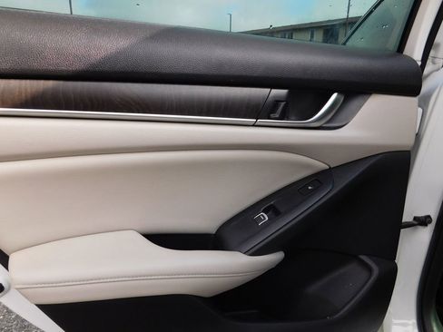 Used 2018 Honda Accord Touring image 7