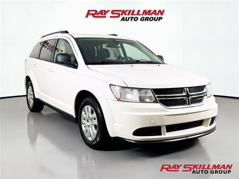 Used 2019 Dodge Journey SE image 1