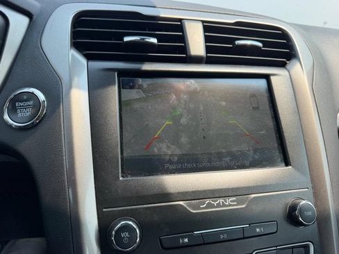 Used 2020 Ford Fusion SE FWD image 19