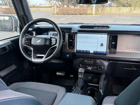 Used 2022 Ford Bronco Outer Banks image 3