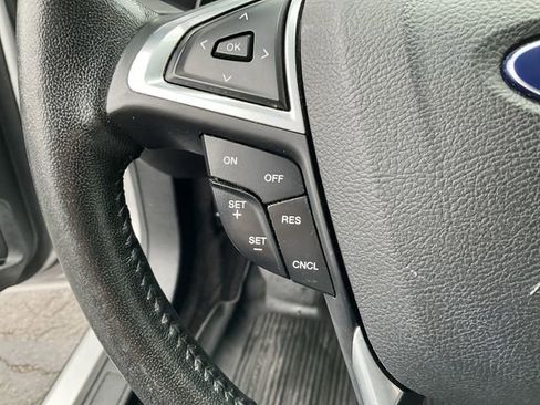 Used 2017 Ford Fusion SE w/ Equipment Group 201A image 22