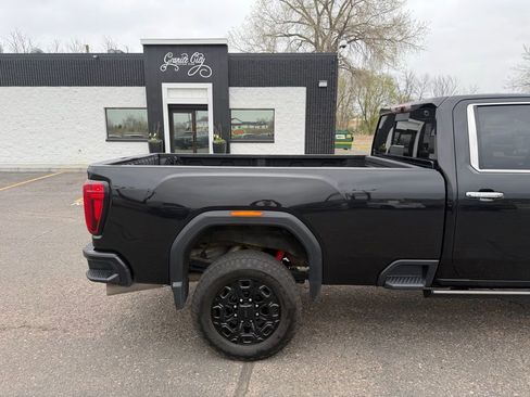 Used 2022 GMC Sierra 2500 Denali w/ Denali Black Diamond Edition AWD/4WD image 4