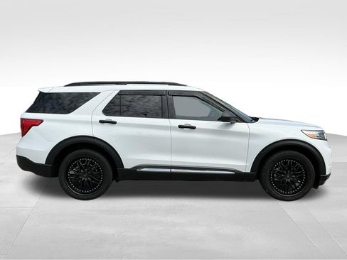 Certified 2023 Ford Explorer XLT w/ Equipment Group 202A AWD/4WD image 11