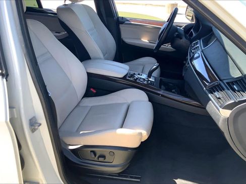 Used 2013 BMW X5 xDrive35d image 9