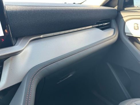 New 2025 Ford Explorer Active w/ Active Comfort Package image 19