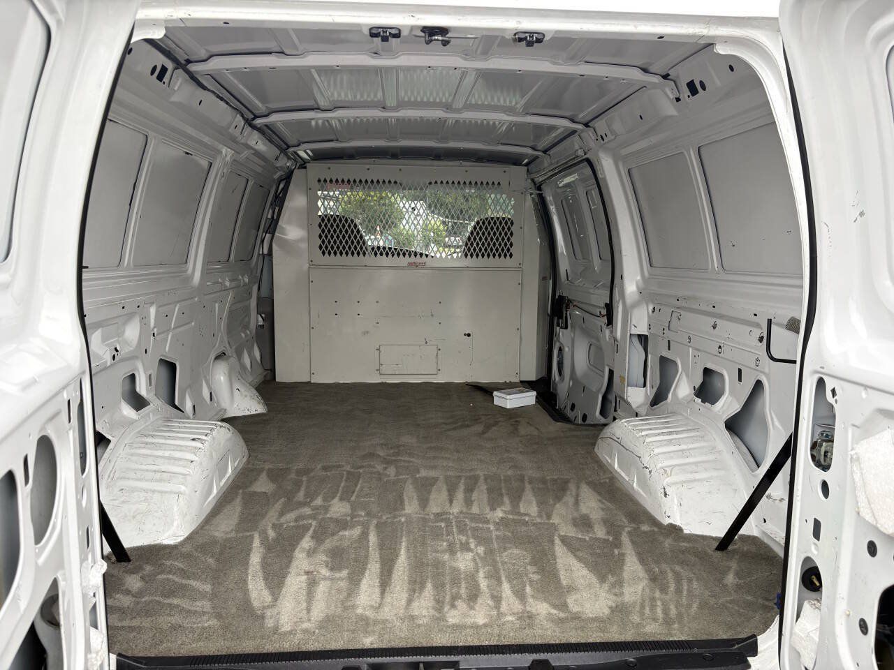 Used 1999 Ford E-150 and Econoline 150 RWD image 21