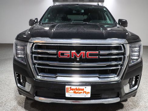 Used 2024 GMC Yukon SLT w/ SLT Premium Package AWD/4WD image 4