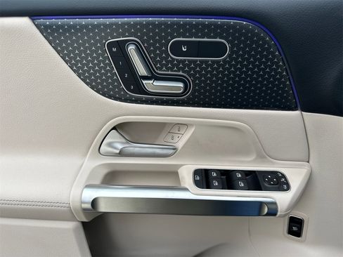 New 2025 Mercedes-Benz GLB 250 4MATIC image 11