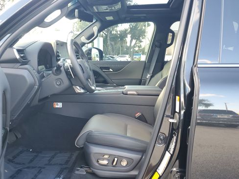 Used 2025 Lexus LX 700h Overtrail image 21