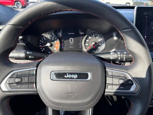 Used 2025 Jeep Compass Trailhawk AWD/4WD image 19