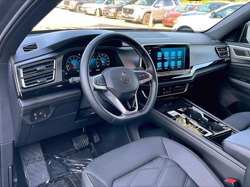 Used 2025 Volkswagen Atlas Cross Sport SE FWD image 18