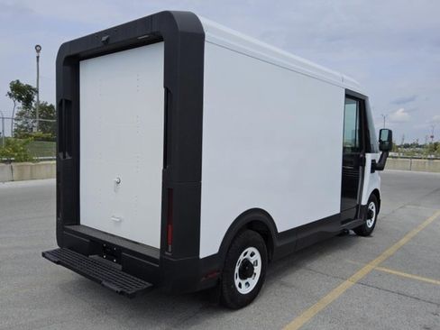 Used 2024 Chevrolet Brightdrop 400 w/ Commercial Equipment Package image 2