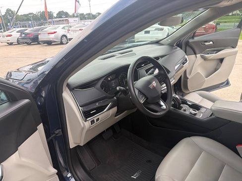 Used 2019 Cadillac XT4 Luxury w/ Cold Weather Package FWD image 17