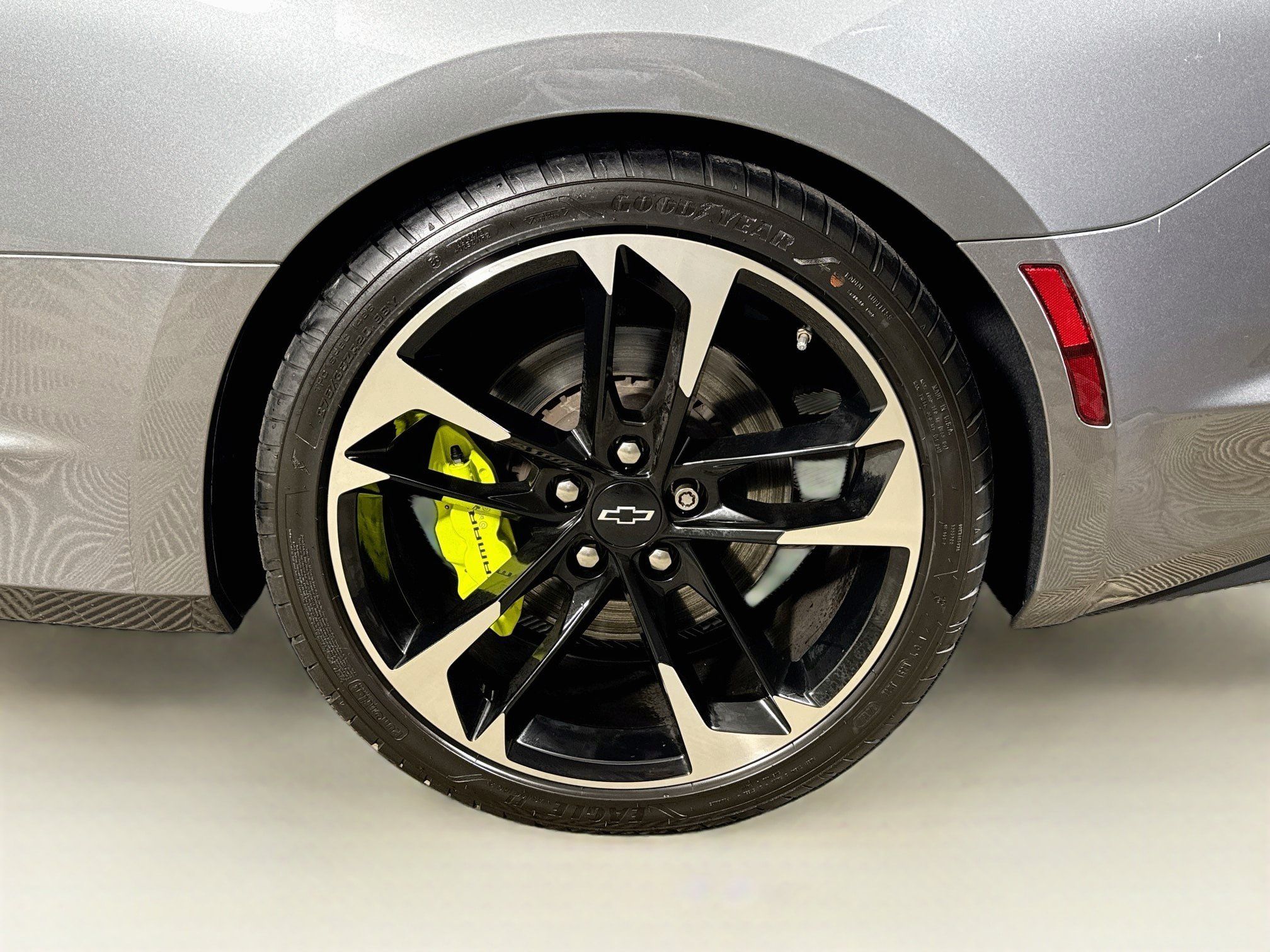 Used 2020 Chevrolet Camaro SS RWD image 31