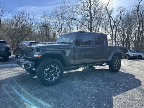 New 2026 Jeep Gladiator Sahara image 24