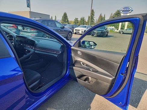 Used 2024 Hyundai Elantra SEL FWD image 19