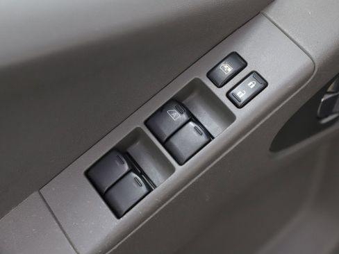 Used 2019 Nissan Frontier SV image 18