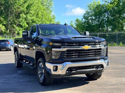 Used 2024 Chevrolet Silverado 3500 LT w/ All Star Edition AWD/4WD image 3