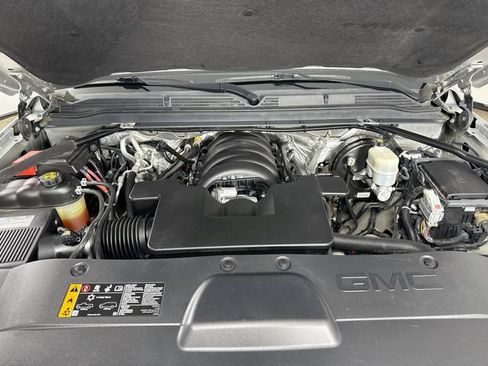 Used 2017 GMC Yukon SLT AWD/4WD image 32