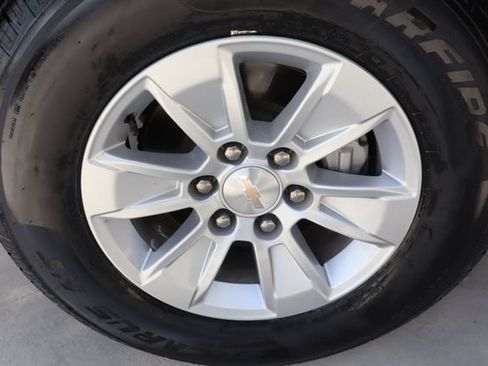 Used 2025 Chevrolet Silverado 1500 LT RWD image 40