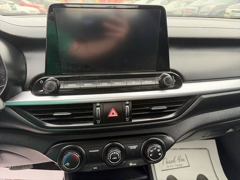 Used 2022 Kia Forte LXS w/ LXS Technology Package FWD image 11