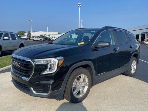 Used 2022 GMC Terrain SLE w/ Driver Convenience Package FWD image 3