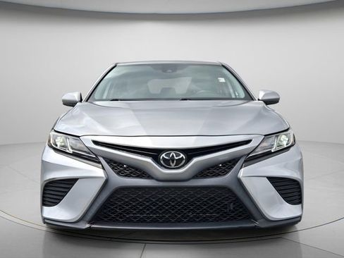 Used 2019 Toyota Camry SE FWD image 5