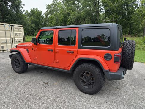 Used 2018 Jeep Wrangler Unlimited Sahara w/ Dual Top Group AWD/4WD image 4