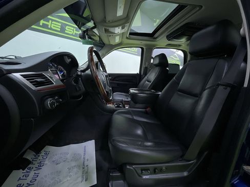 Used 2012 Cadillac Escalade Luxury image 17