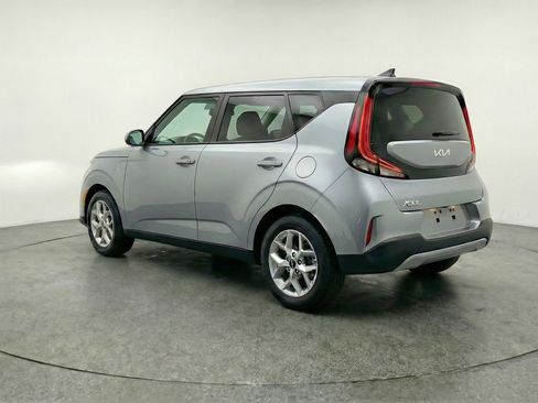 Used 2025 Kia Soul LX w/ LX Technology Package image 6