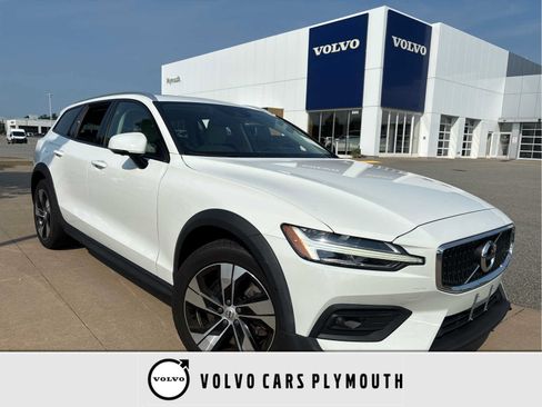 Used 2021 Volvo V60 T5 Cross Country AWD/4WD image 1