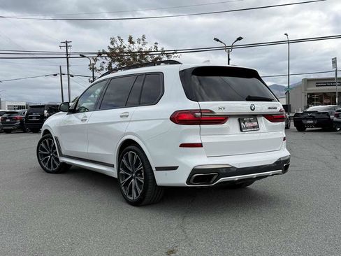 Used 2021 BMW X7 M50i image 9
