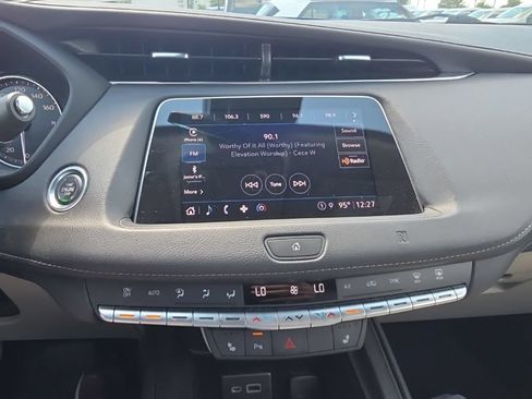 Used 2021 Cadillac XT4 Luxury w/ Cold Weather Package AWD/4WD image 18