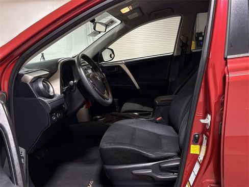 Used 2014 Toyota RAV4 LE image 19