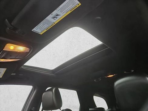 Used 2022 Dodge Durango R/T w/ Tow 'N Go Package AWD/4WD image 23