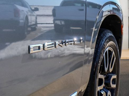 Used 2023 GMC Yukon Denali AWD/4WD image 10