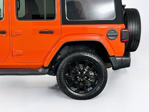 Used 2023 Jeep Wrangler Unlimited Sahara w/ Cold Weather Group AWD/4WD image 40