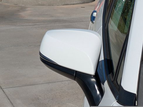 Used 2019 Toyota RAV4 XLE w/ Convenience Package image 8