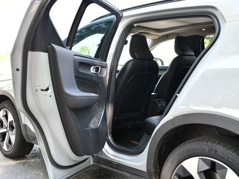 Used 2026 Volvo XC40 B5 Plus AWD/4WD image 15