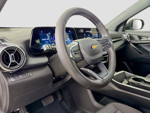 Used 2025 Chevrolet Equinox LT FWD image 9