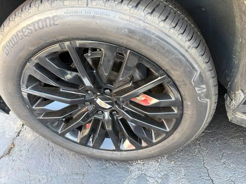 Certified 2022 Cadillac Escalade ESV Premium Luxury AWD/4WD image 7