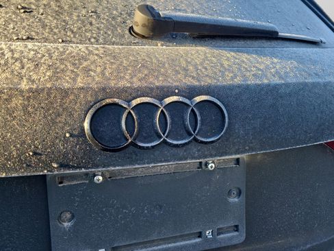 Used 2022 Audi Q3 2.0T Premium w/ Black Optic Sport Package image 18