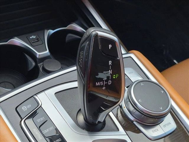 Used 2022 BMW 740i w/ Premium Package RWD image 12
