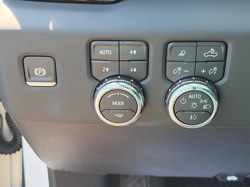Used 2025 GMC Sierra 2500 AT4X w/ AT4X AEV Edition AWD/4WD image 24