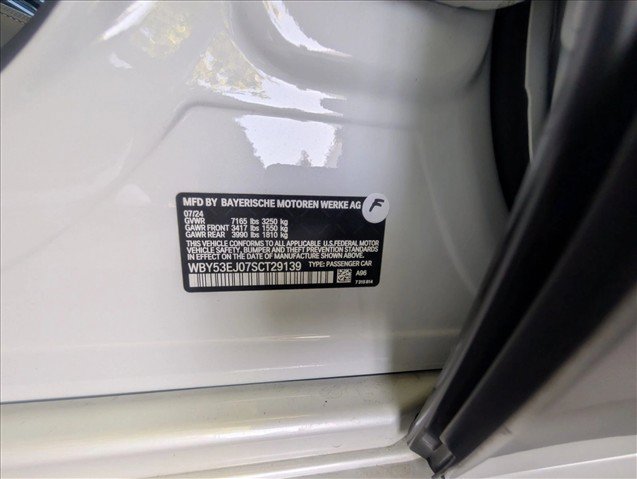 Certified 2025 BMW i7 xDrive60 AWD/4WD image 29