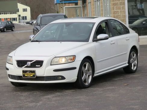 Used 2009 Volvo S40 T5 R-Design image 2