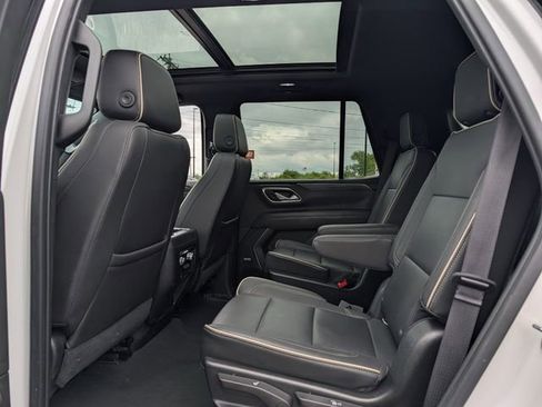 Used 2021 GMC Yukon SLT w/ SLT Premium Package AWD/4WD image 16
