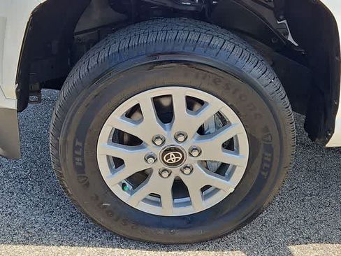 Certified 2025 Toyota Tacoma SR5 AWD/4WD image 13